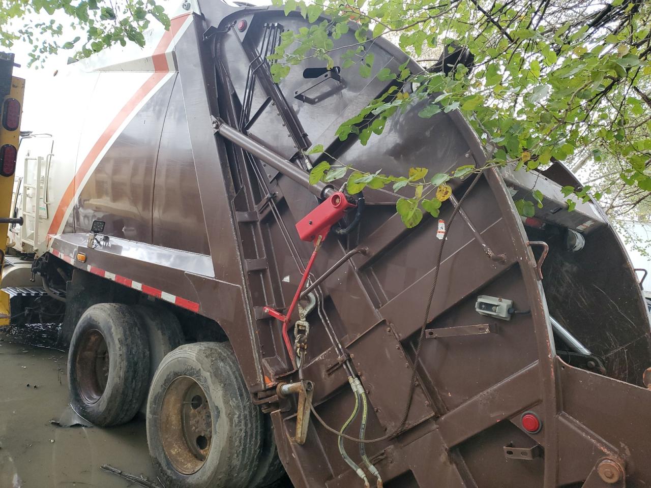 2010 International 7400 Refuse Truck white other diesel 1HTWGAZR6AJ271110 photo #4