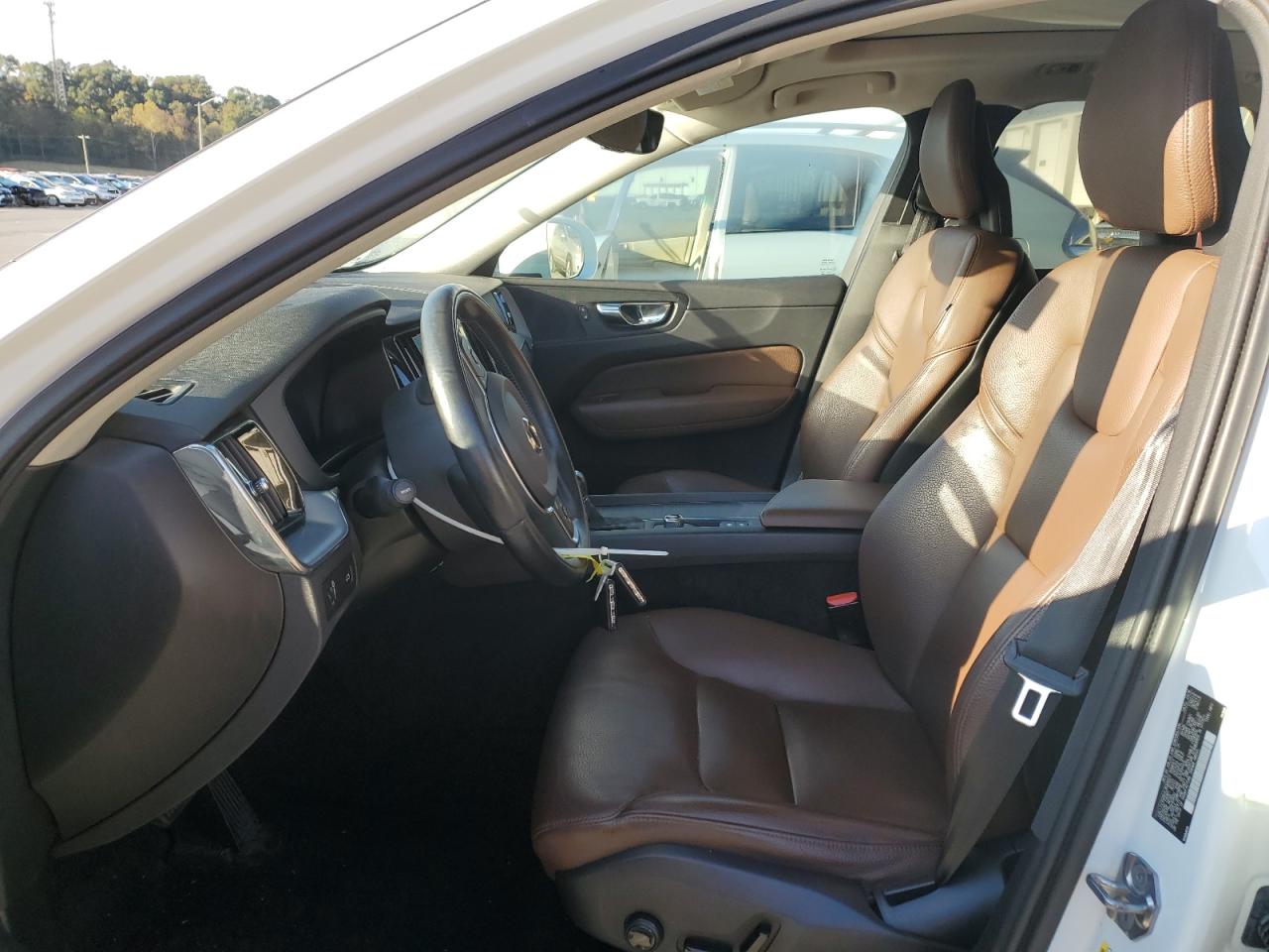 2018 Volvo Xc60 T5 VIN: LYV102RK0JB068923 Lot: 90018685