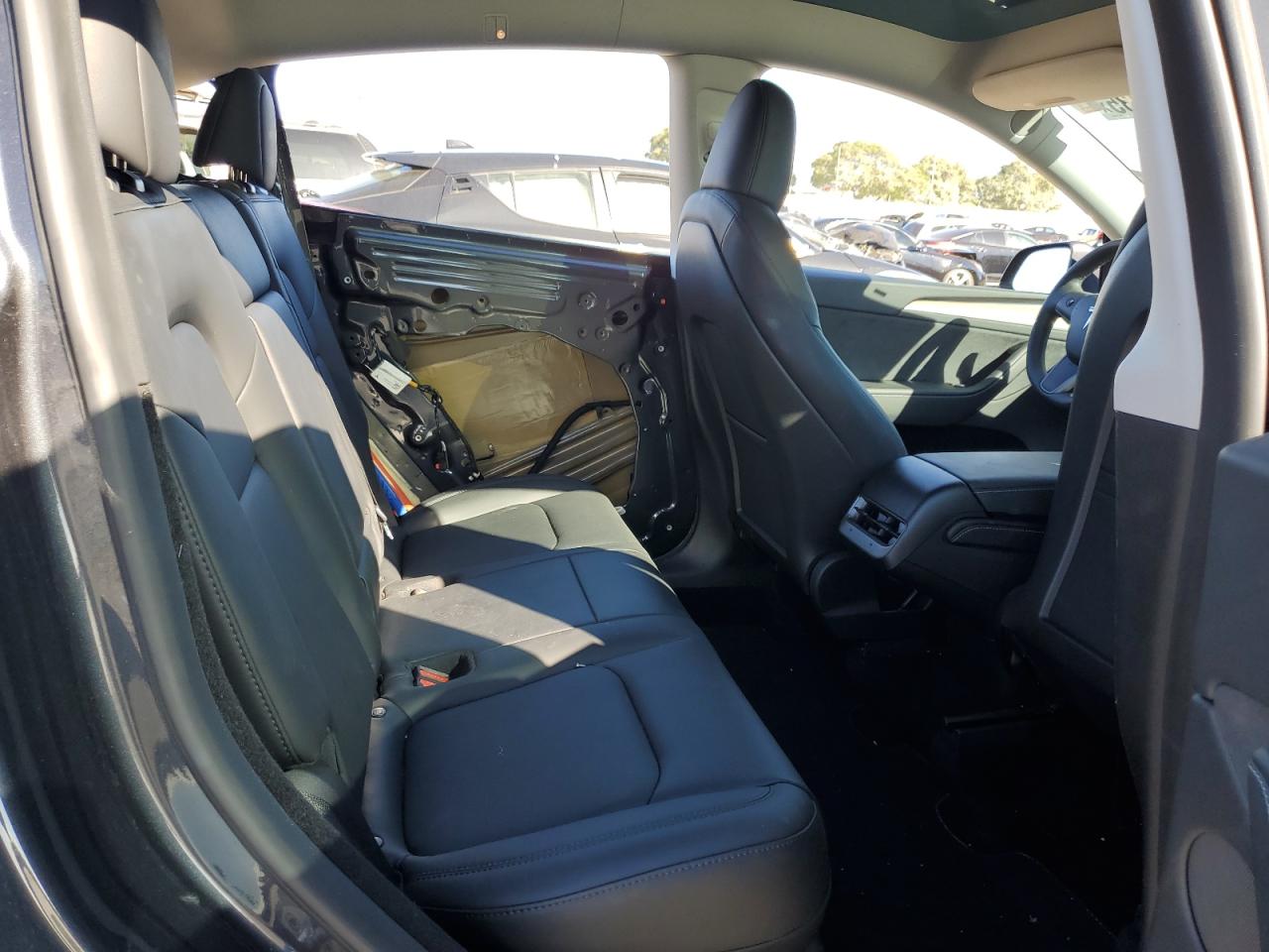 2024 Tesla Model Y VIN: 7SAYGDEE7RA233995 Lot: 84012835