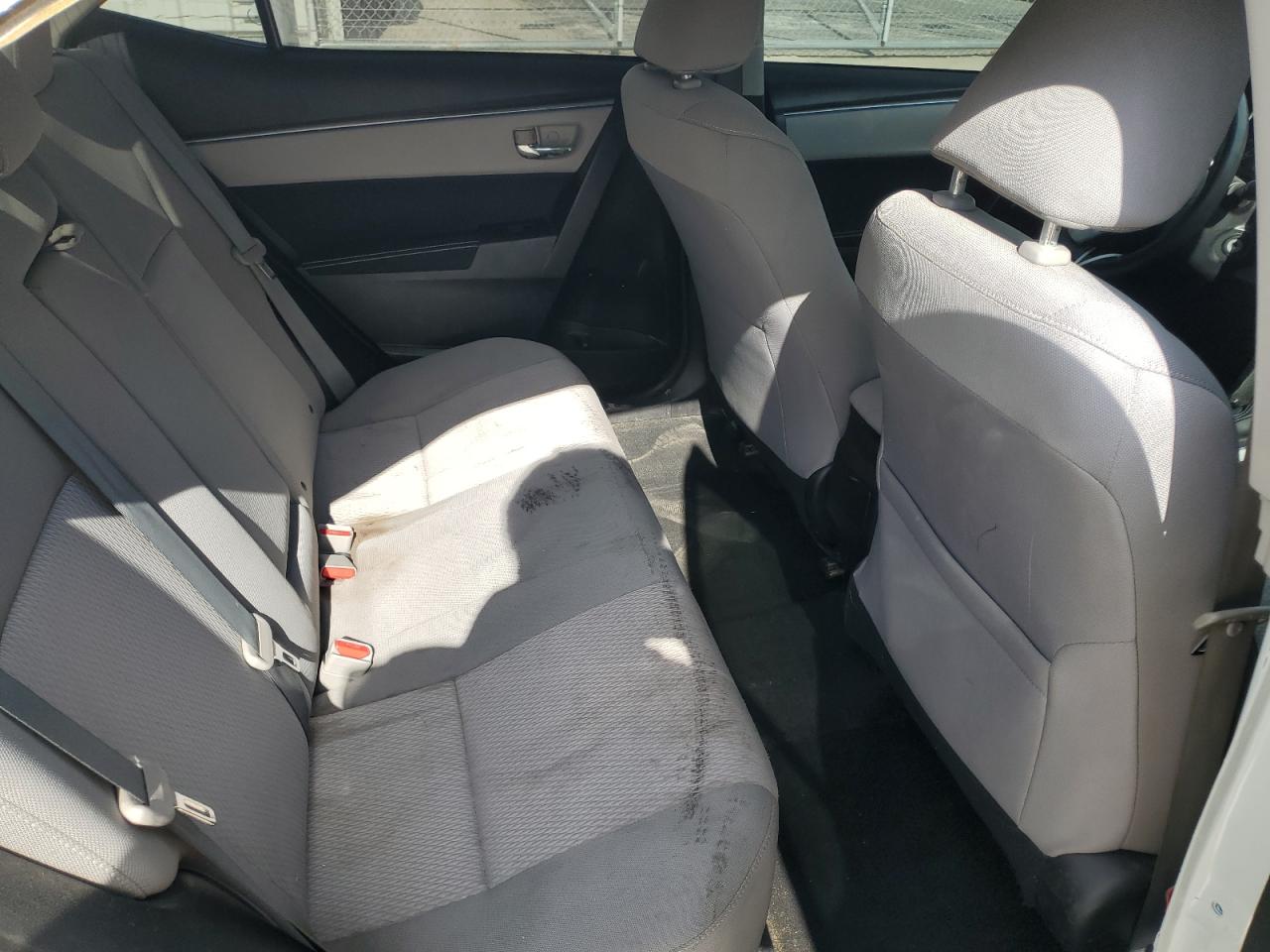 2015 Toyota Corolla L VIN: 5YFBURHE9FP187111 Lot: 82238635