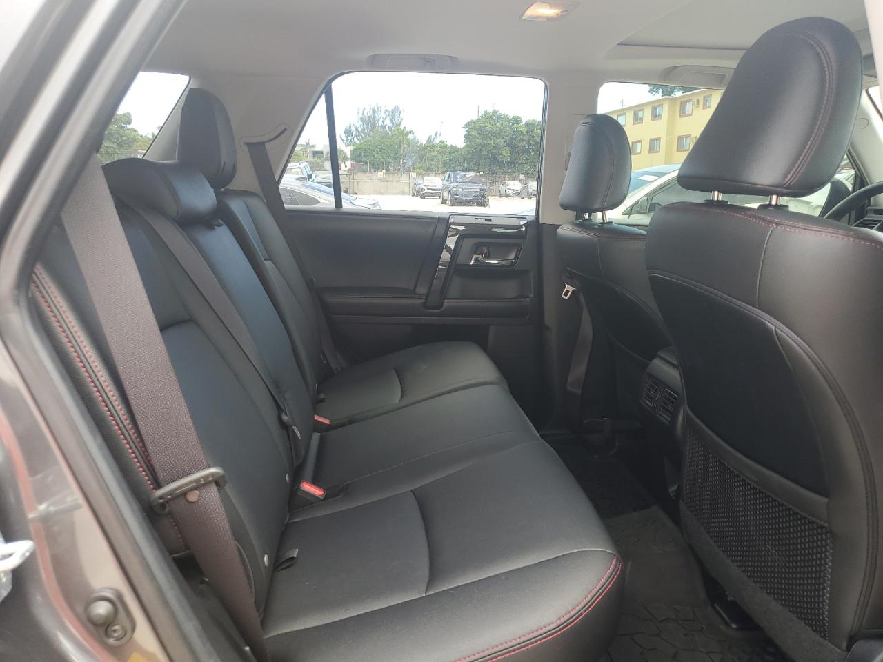 2020 Toyota 4Runner Sr5/Sr5 Premium VIN: JTEBU5JR8L5745198 Lot: 85705355