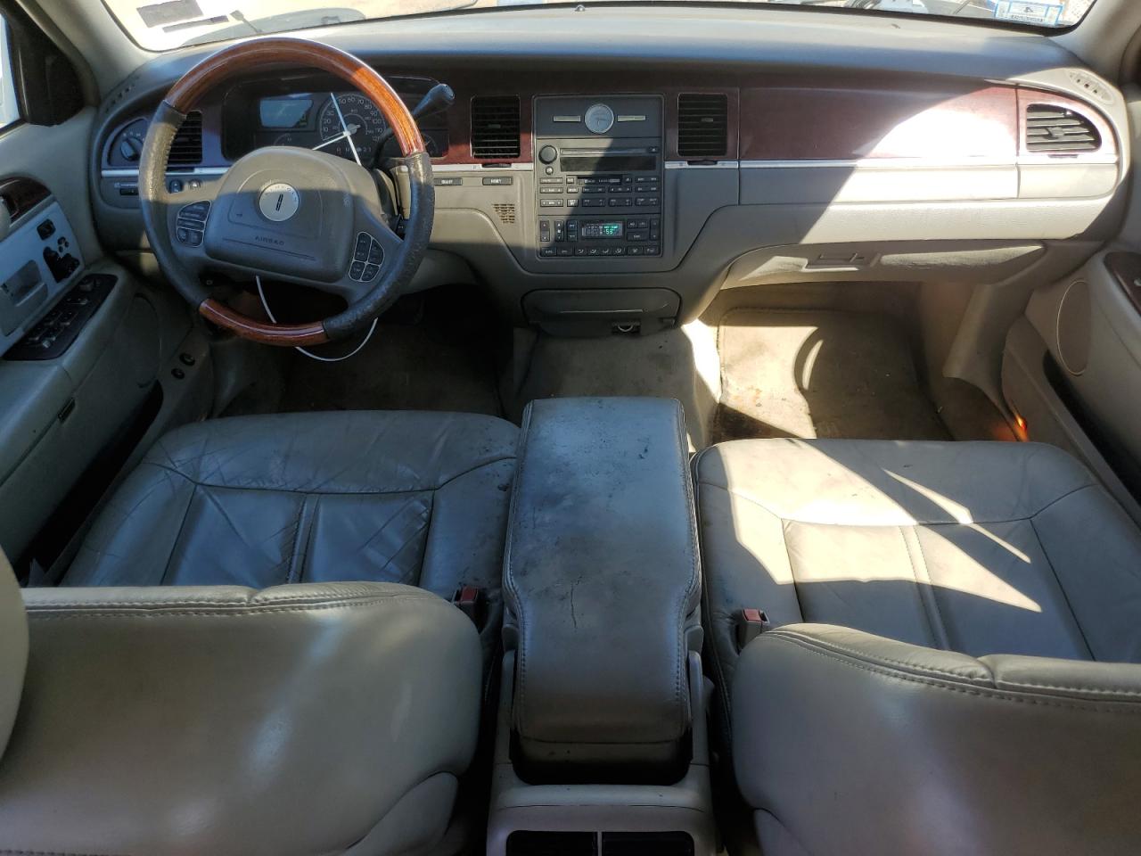 2004 Lincoln Town Car Ultimate VIN: 1LNHM83WX4Y668977 Lot: 85129955