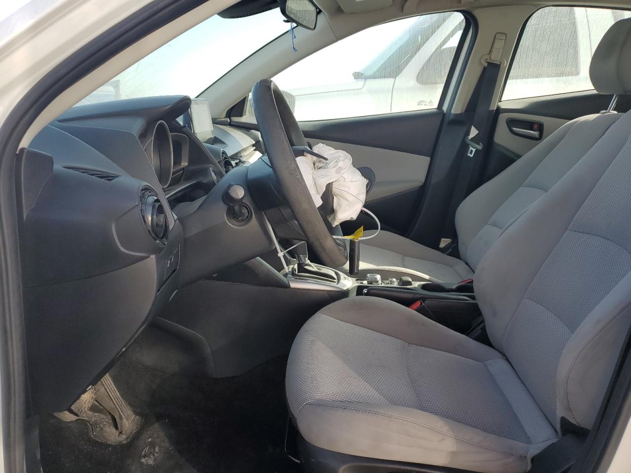 2019 Toyota Yaris L VIN: 3MYDLBYV2KY526550 Lot: 84809345