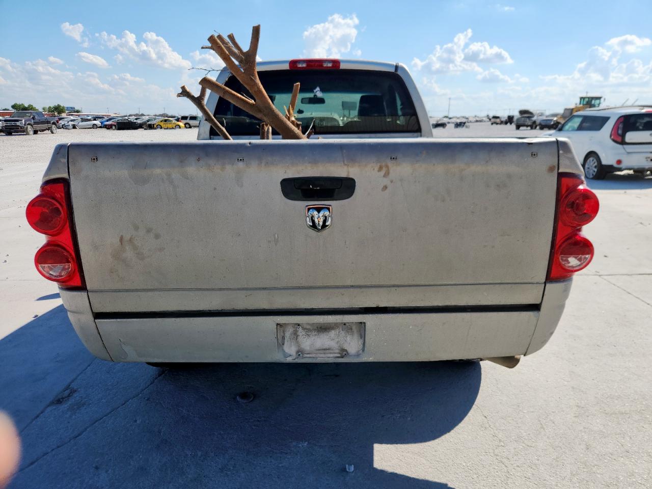 2007 Dodge Ram 1500 St VIN: 1D7HA16K77J556878 Lot: 82300225