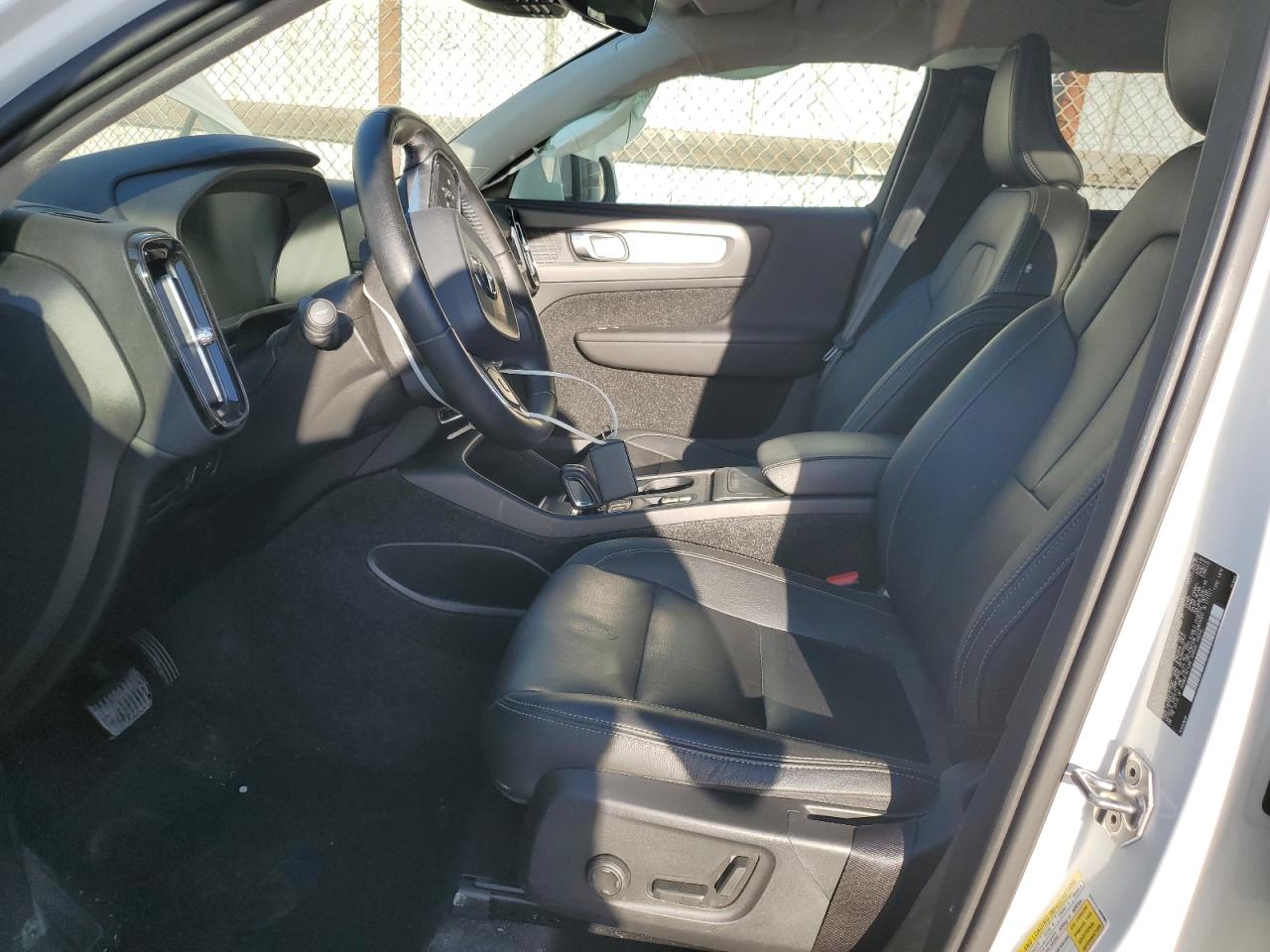 2019 Volvo Xc40 T4 Momentum VIN: YV4AC2HK4K2154423 Lot: 82748335