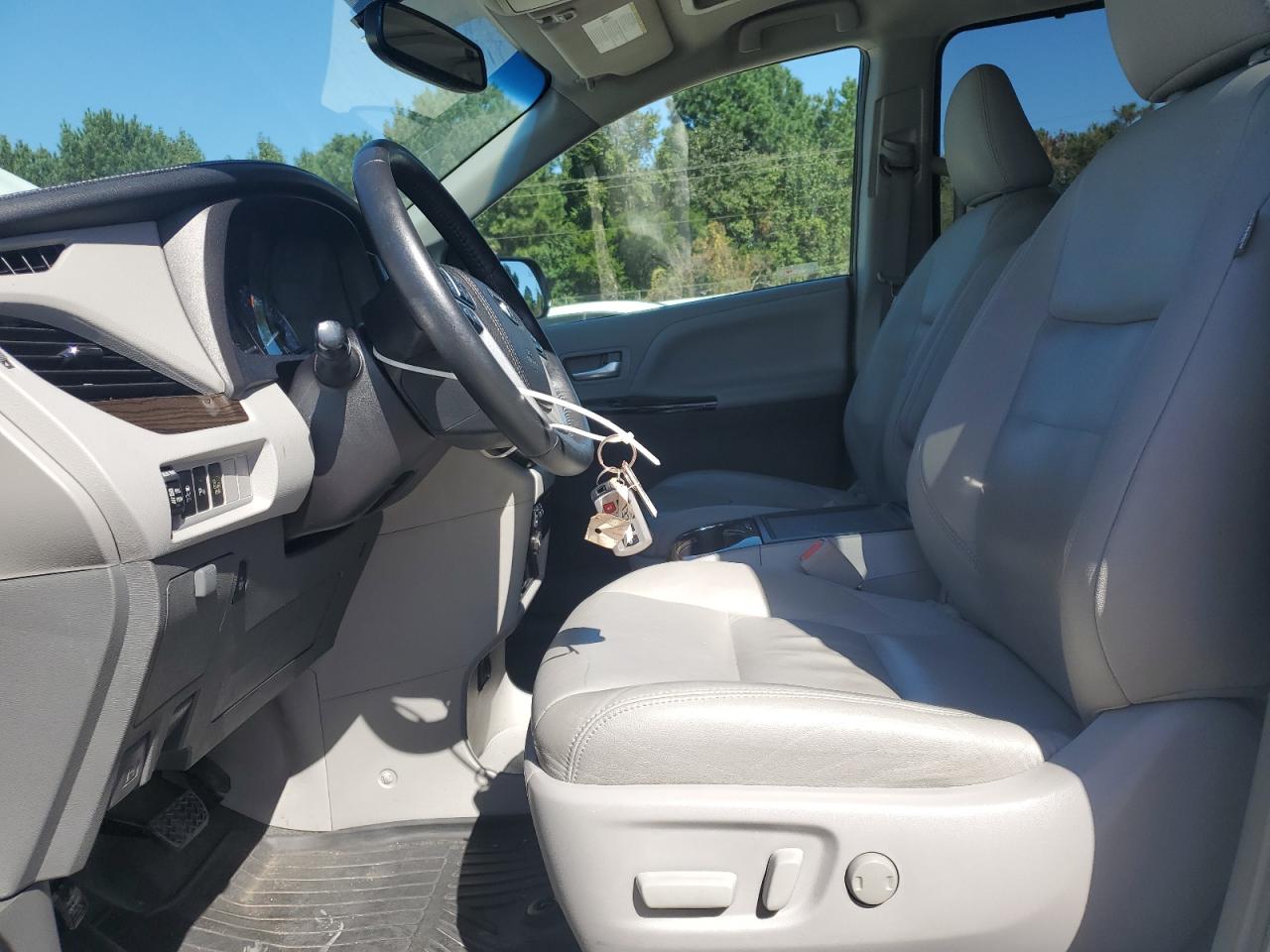 2017 Toyota Sienna Xle VIN: 5TDYZ3DC7HS824312 Lot: 84629685