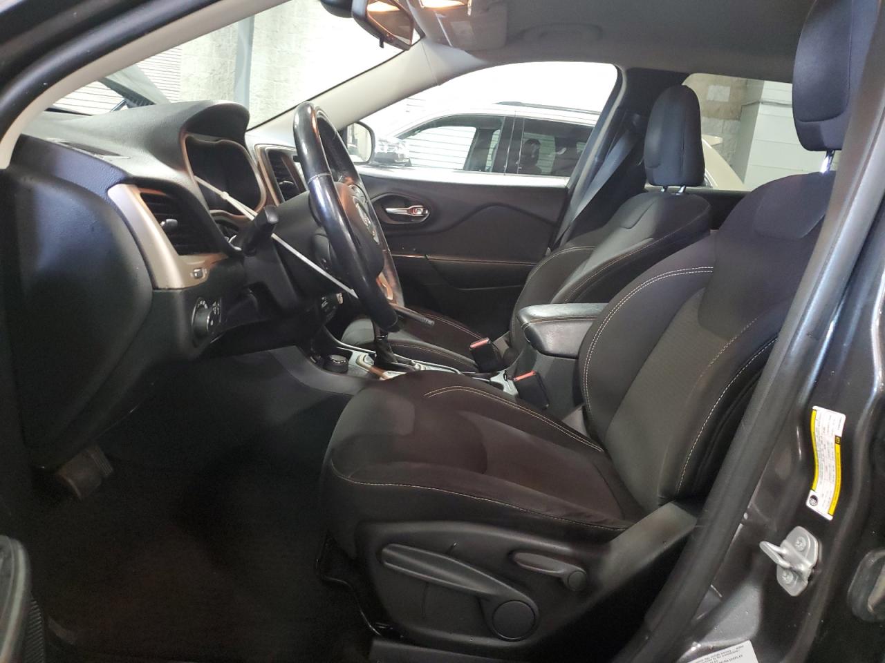 2015 Jeep Cherokee Latitude VIN: 1C4PJMCB1FW640952 Lot: 89728195