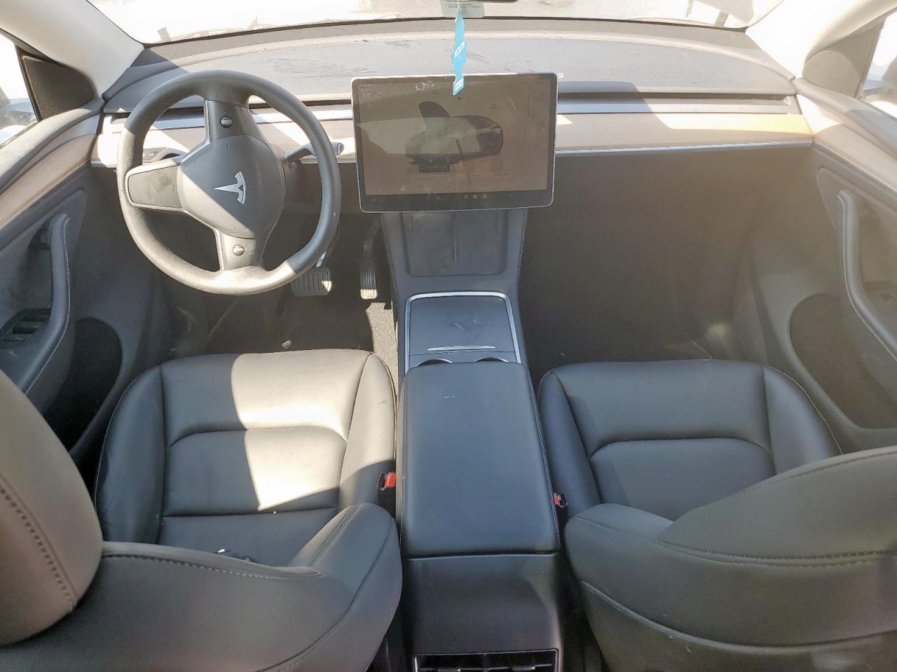 2024 Tesla Model Y VIN: 7SAYGDEE4RA242279 Lot: 84740555