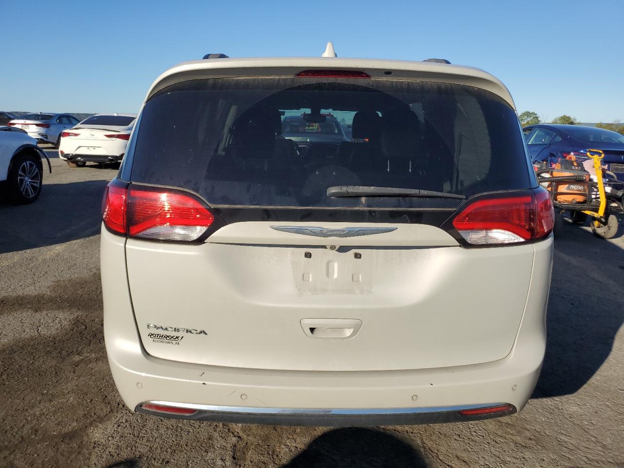 2017 Chrysler Pacifica Touring L VIN: 2C4RC1BG8HR796402 Lot: 82328265