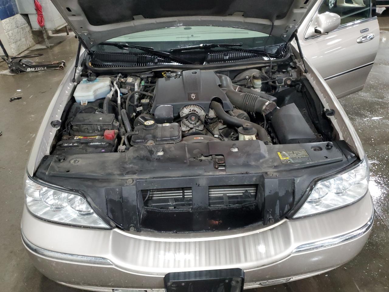 2003 Lincoln Town Car Signature VIN: 1LNHM82W13Y656488 Lot: 86222165