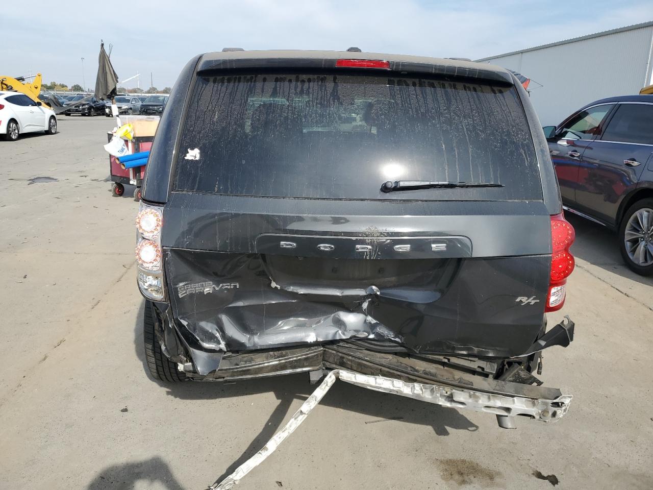 2011 Dodge Grand Caravan R/T VIN: 2D4RN7DG6BR765590 Lot: 82731145