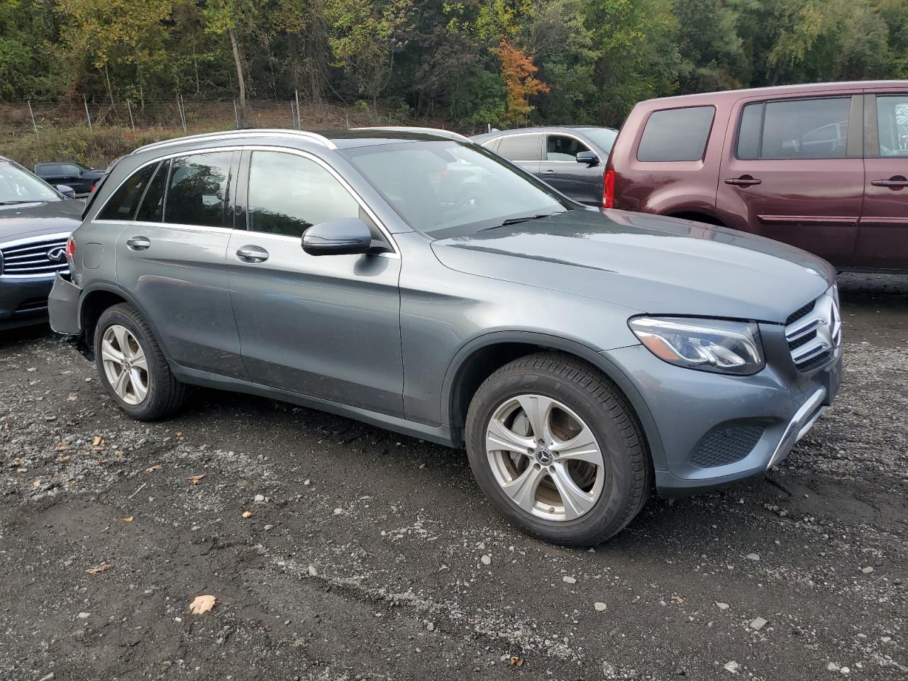 Фото: WDC0G4KB4HF234209