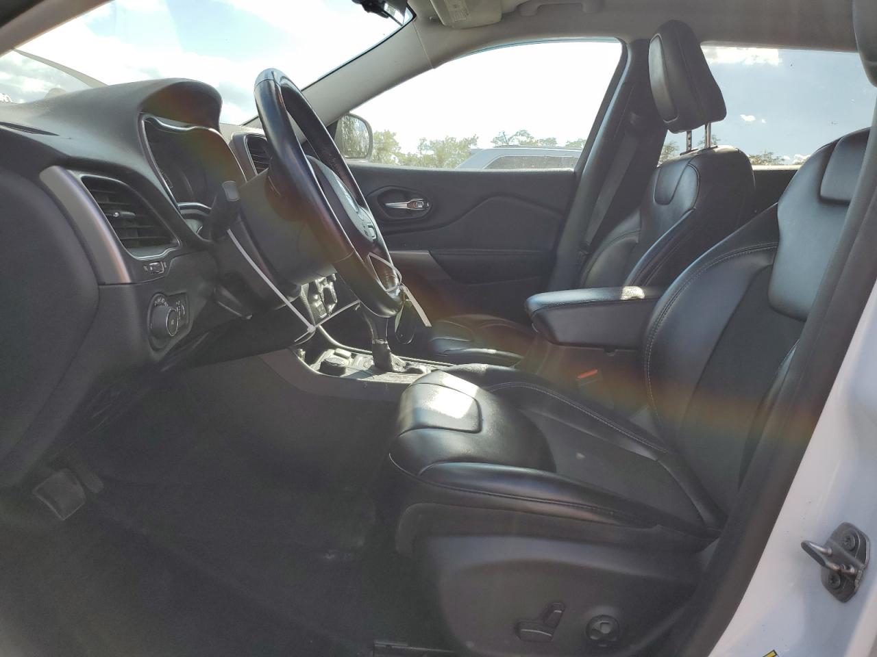 2020 Jeep Cherokee Latitude Plus VIN: 1C4PJMLB9LD590972 Lot: 85169105