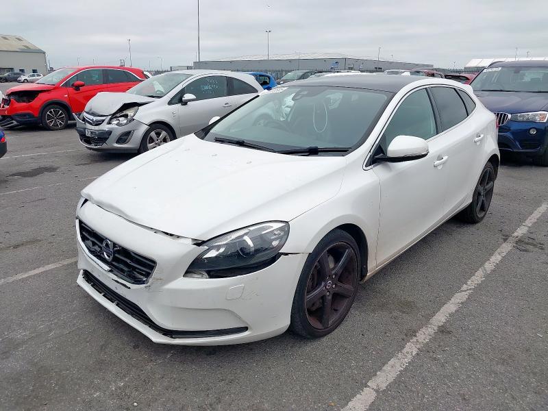 2014 VOLVO V40 D3 SE LUX NAV 5DR GEARTRONIC for sale at Copart CHESTER
