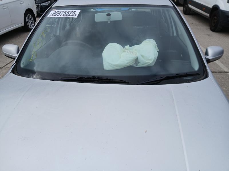 2002 VOLKSWAGEN GOLF 1.6 16V S 5DR