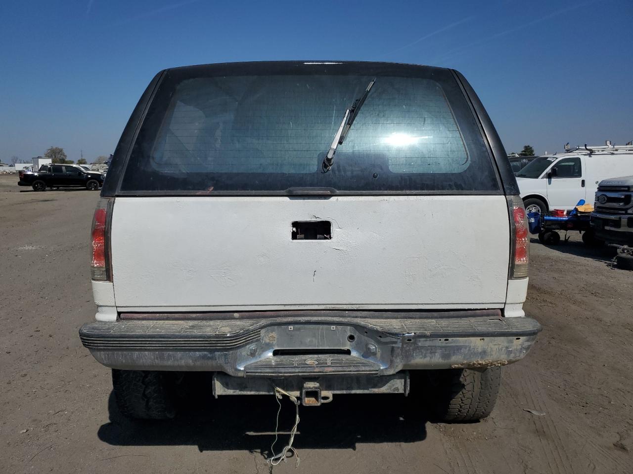 1993 GMC Yukon VIN: 1GKEK18K6PJ733450 Lot: 84430605