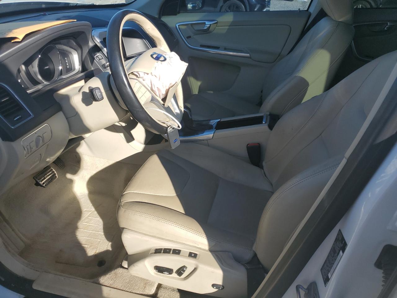 2016 Volvo Xc60 T5 Platinum VIN: YV440MDMXG2790876 Lot: 82525255