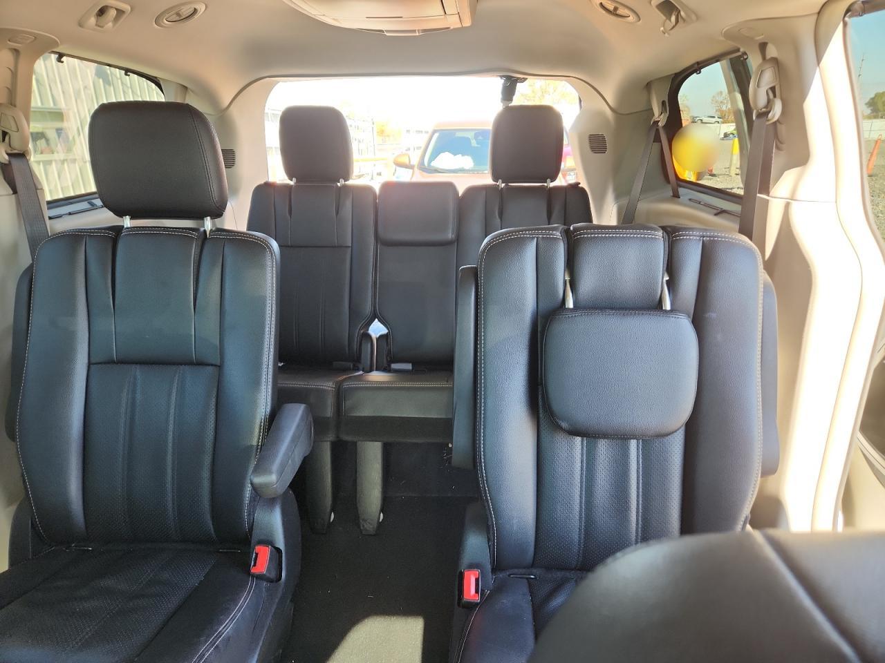 2016 Chrysler Town & Country Touring L VIN: 2C4RC1CG9GR112728 Lot: 90125135