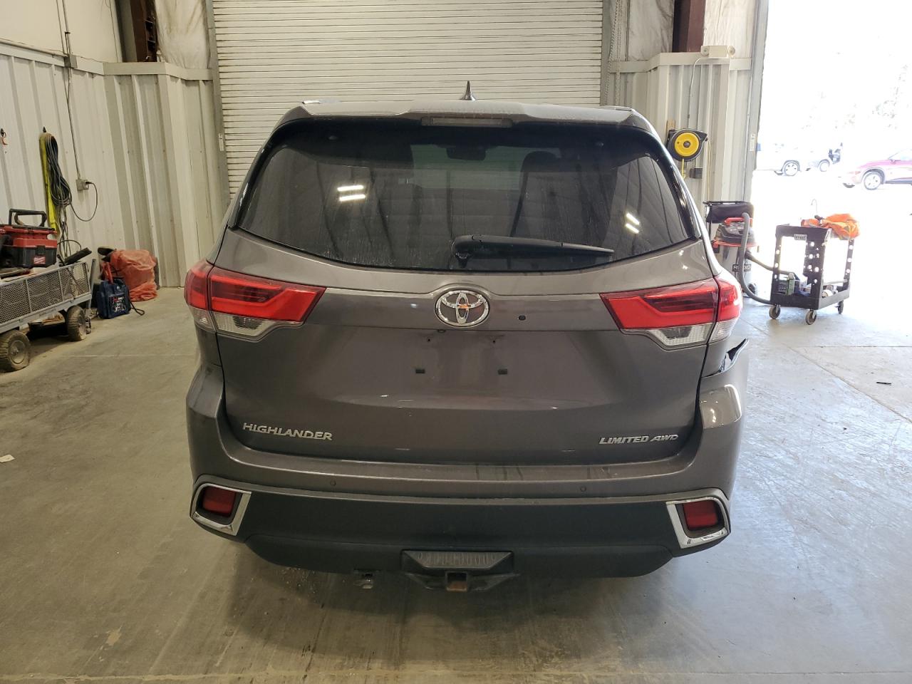 2018 Toyota Highlander Limited VIN: 5TDDZRFHXJS876405 Lot: 81381385