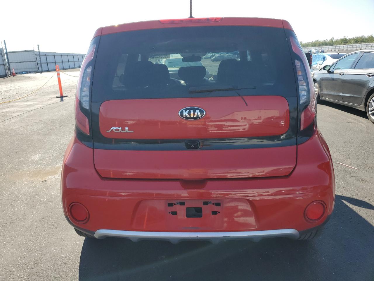 2018 Kia Soul + VIN: KNDJP3A53J7527857 Lot: 90827765