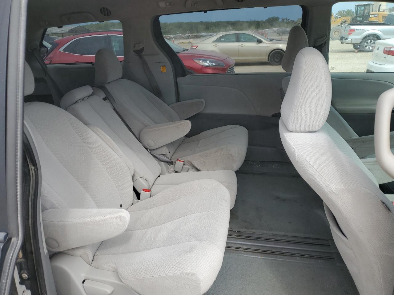 2011 Toyota Sienna Le VIN: 5TDKK3DC8BS042800 Lot: 83857695