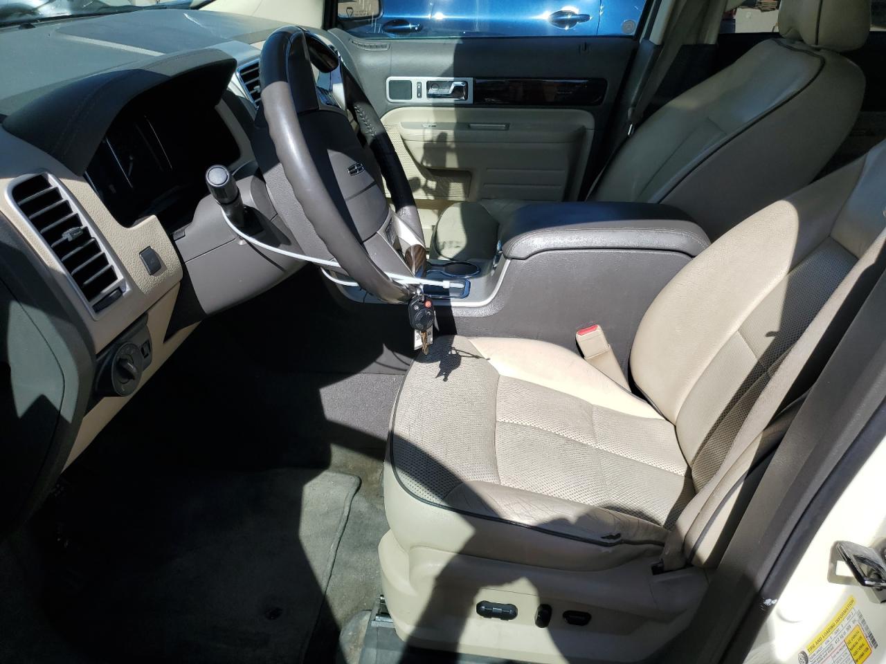 2008 Lincoln Mkx VIN: 2LMDU88C28BJ14305 Lot: 82108105