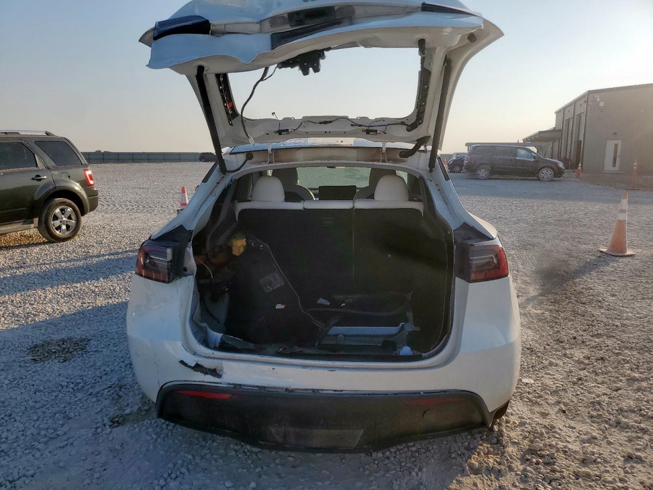 2023 Tesla Model Y VIN: 7SAYGDEE2PA166803 Lot: 84798075