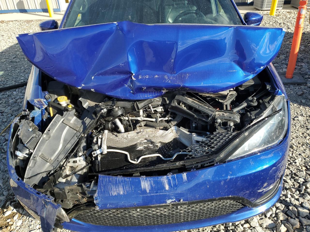 2020 Chrysler Pacifica Touring L VIN: 2C4RC1BG1LR128725 Lot: 90982645