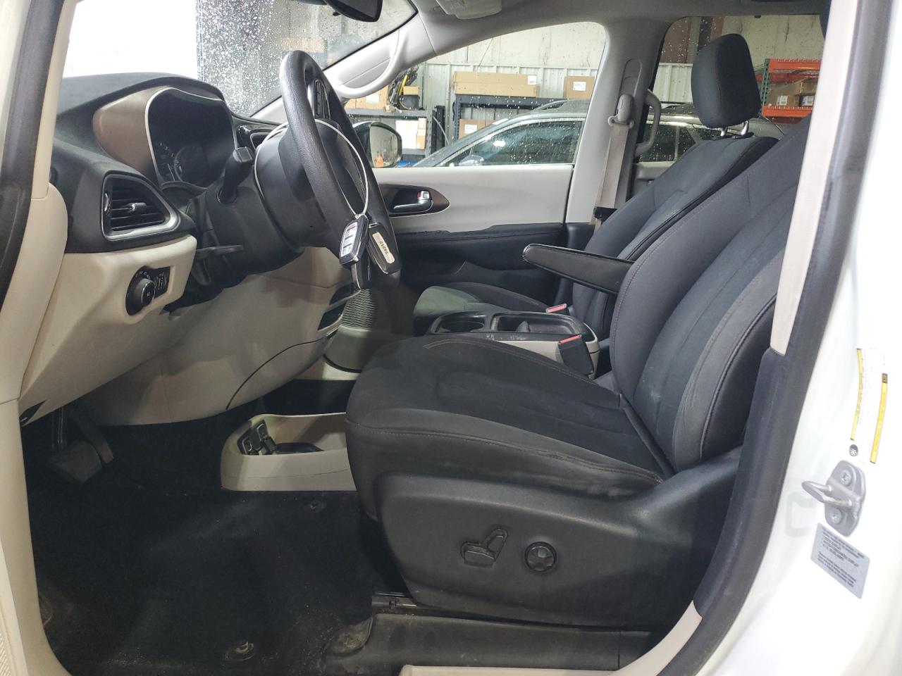 2017 Chrysler Pacifica Touring L VIN: 2C4RC1BG0HR770019 Lot: 85837345