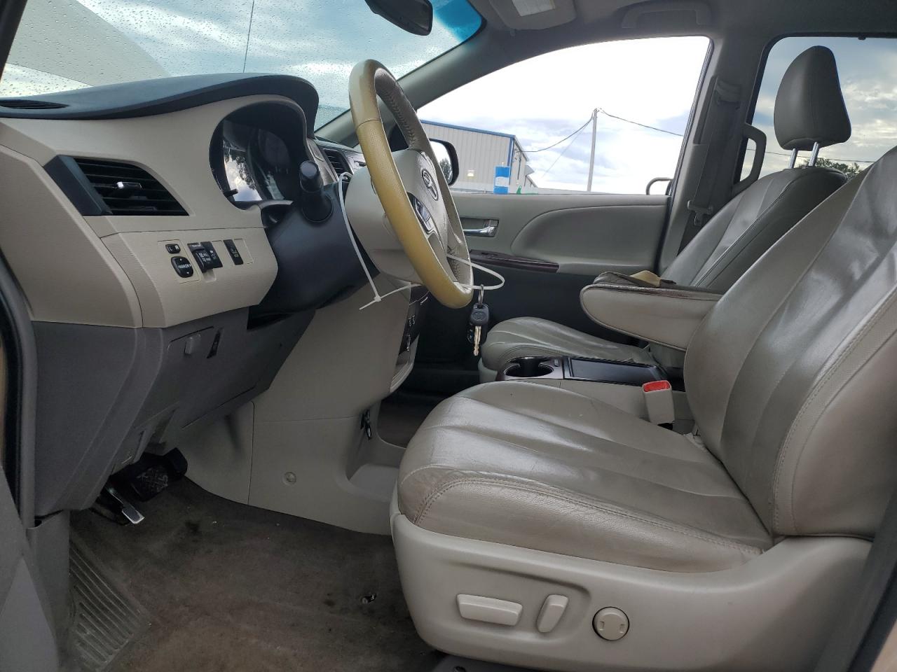 2013 Toyota Sienna Xle VIN: 5TDYK3DC2DS373059 Lot: 81192195