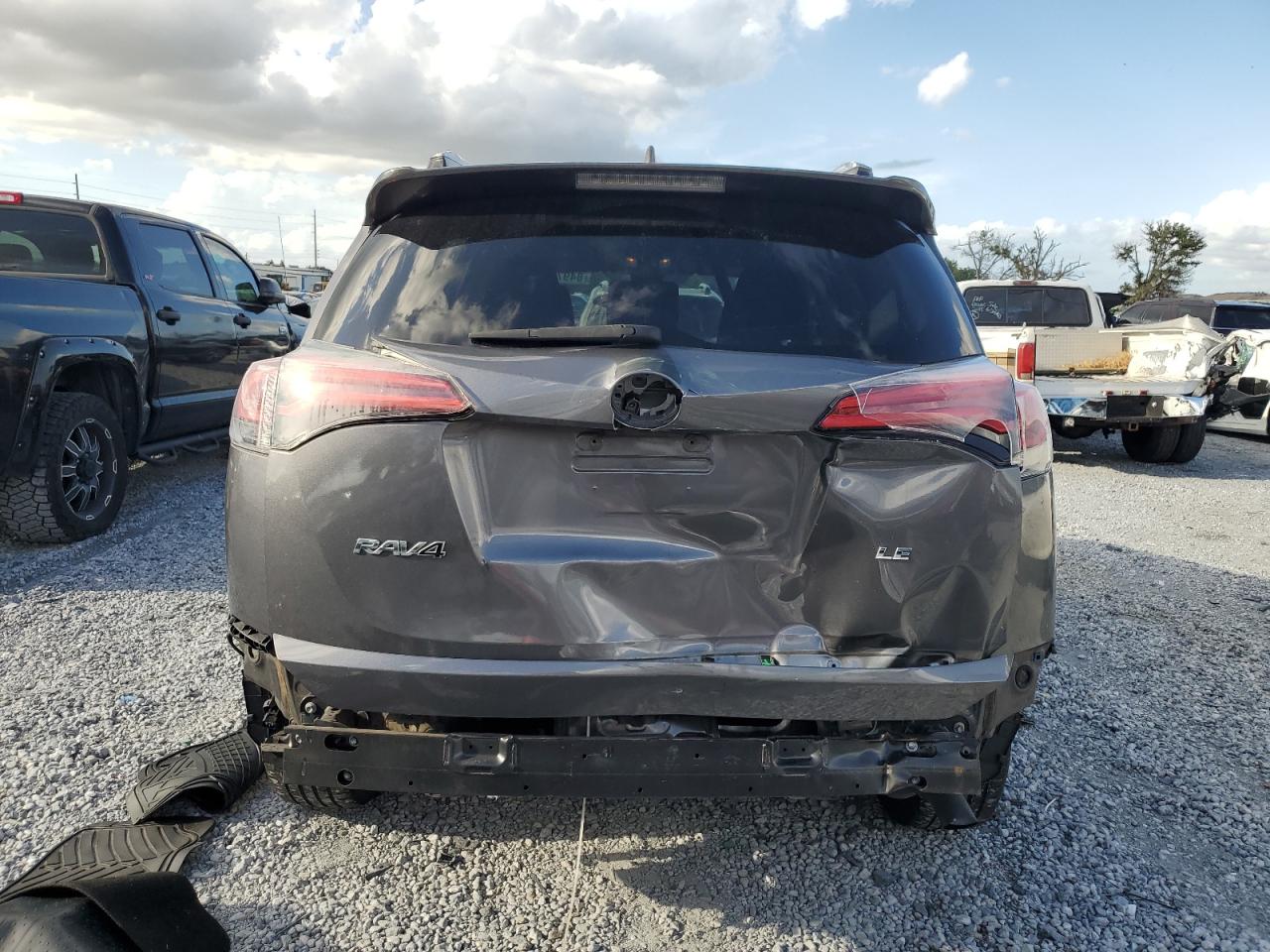 2018 Toyota Rav4 Le VIN: JTMZFREV7JJ185593 Lot: 84970225