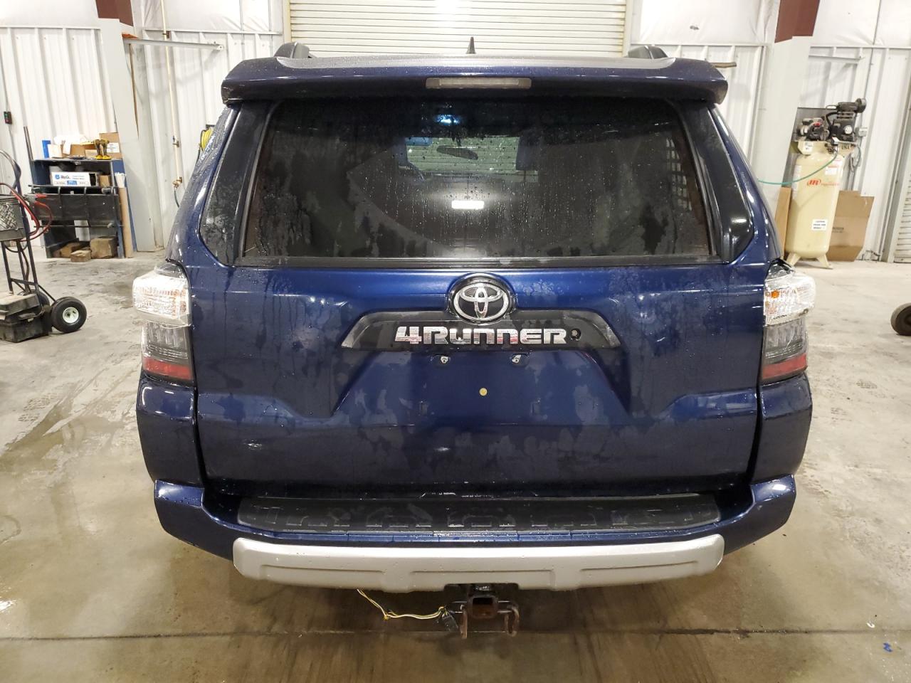 2019 Toyota 4Runner Sr5/Sr5 Premium VIN: JTEBU5JR2K5705732 Lot: 84521025