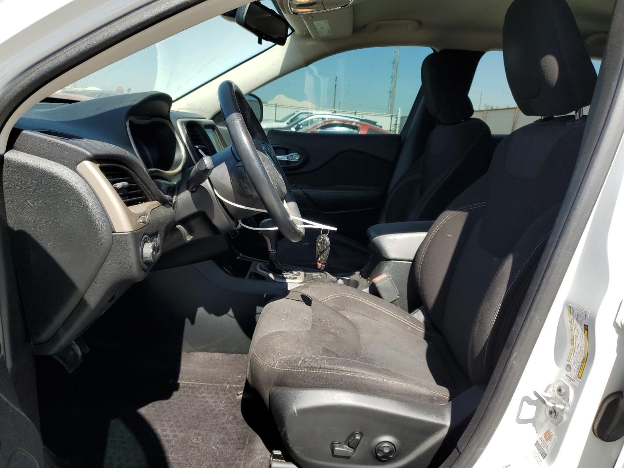 2016 Jeep Cherokee Latitude VIN: 1C4PJLCB9GW363723 Lot: 82461115