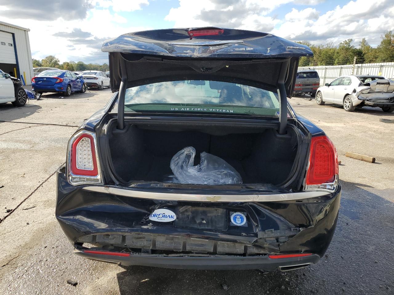 2018 Chrysler 300 Touring VIN: 2C3CCAAG4JH341926 Lot: 90263395