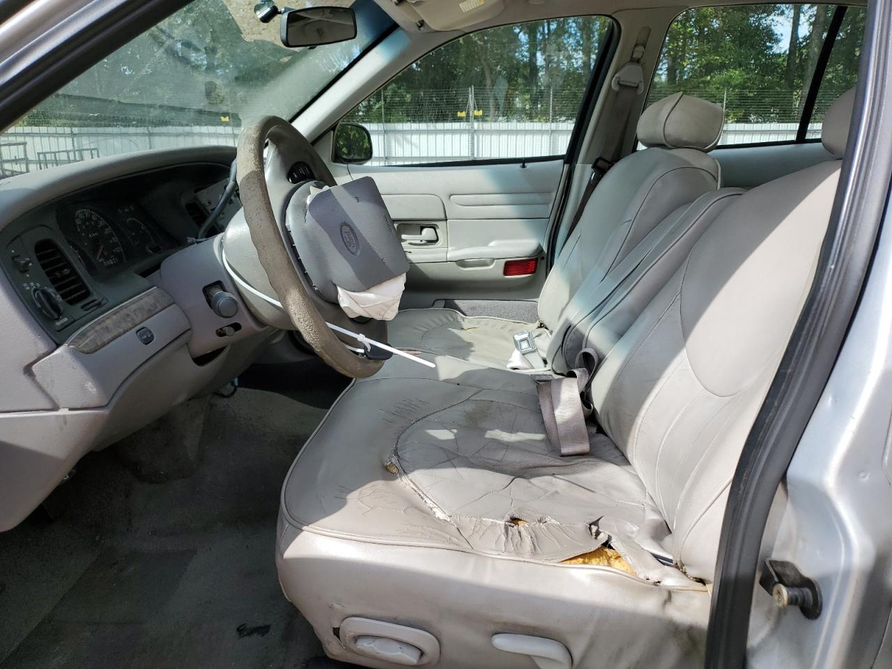 2000 Ford Crown Victoria VIN: 2FAFP73W2YX151021 Lot: 85282615