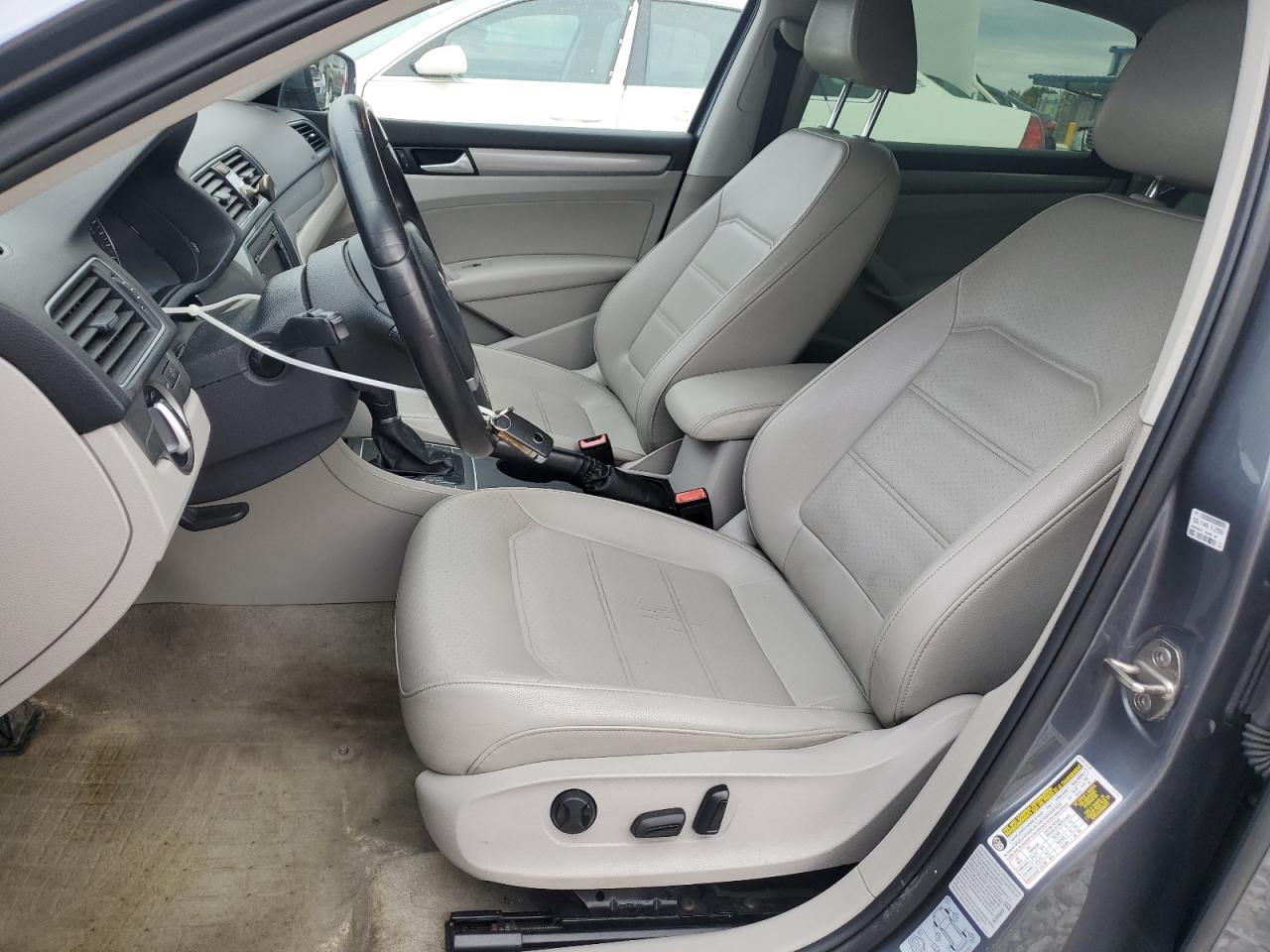 2015 Volkswagen Passat S VIN: 1VWAS7A35FC121823 Lot: 86104435