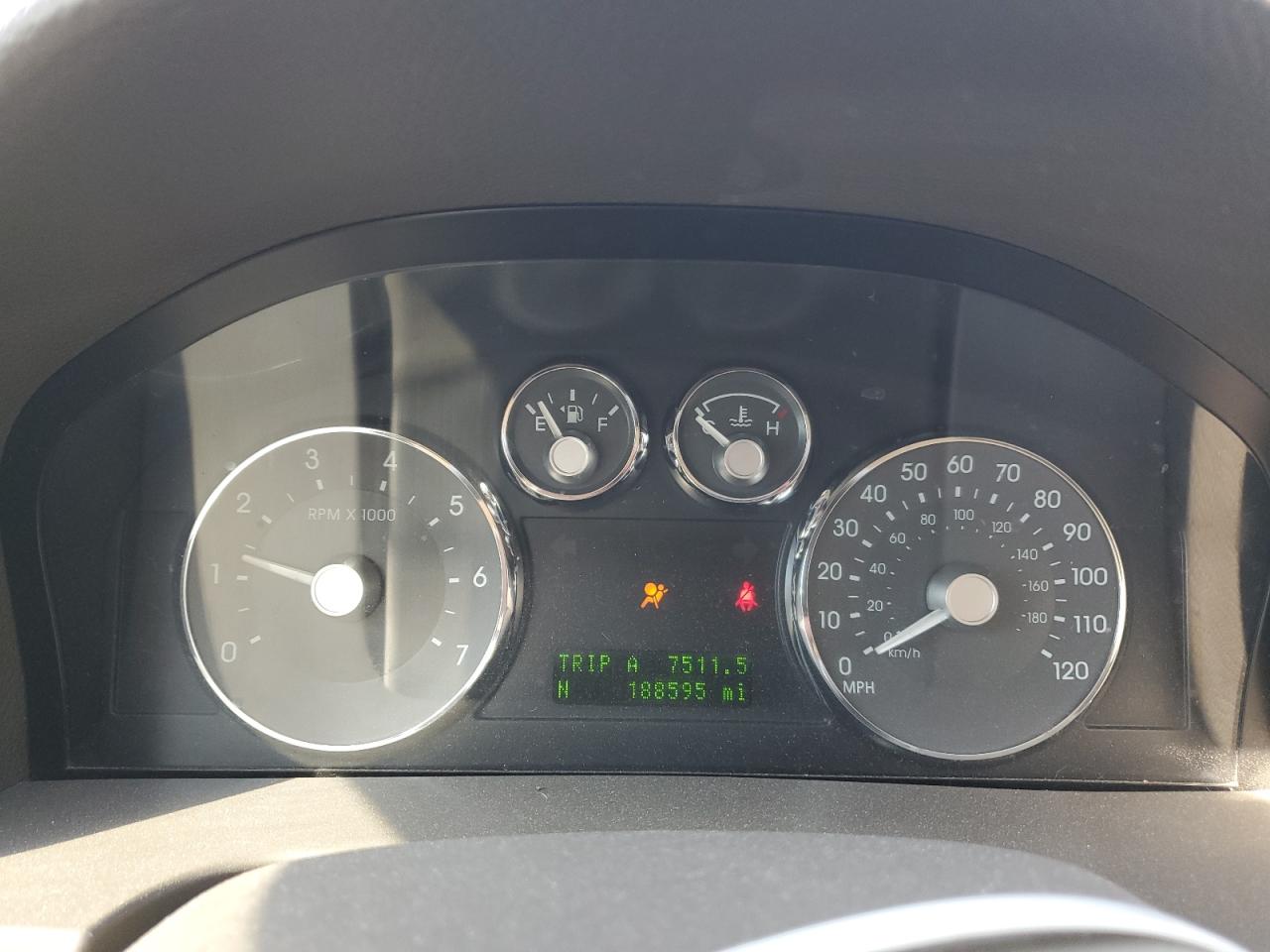 2008 Mercury Milan VIN: 3MEHM07Z28R638353 Lot: 81979165