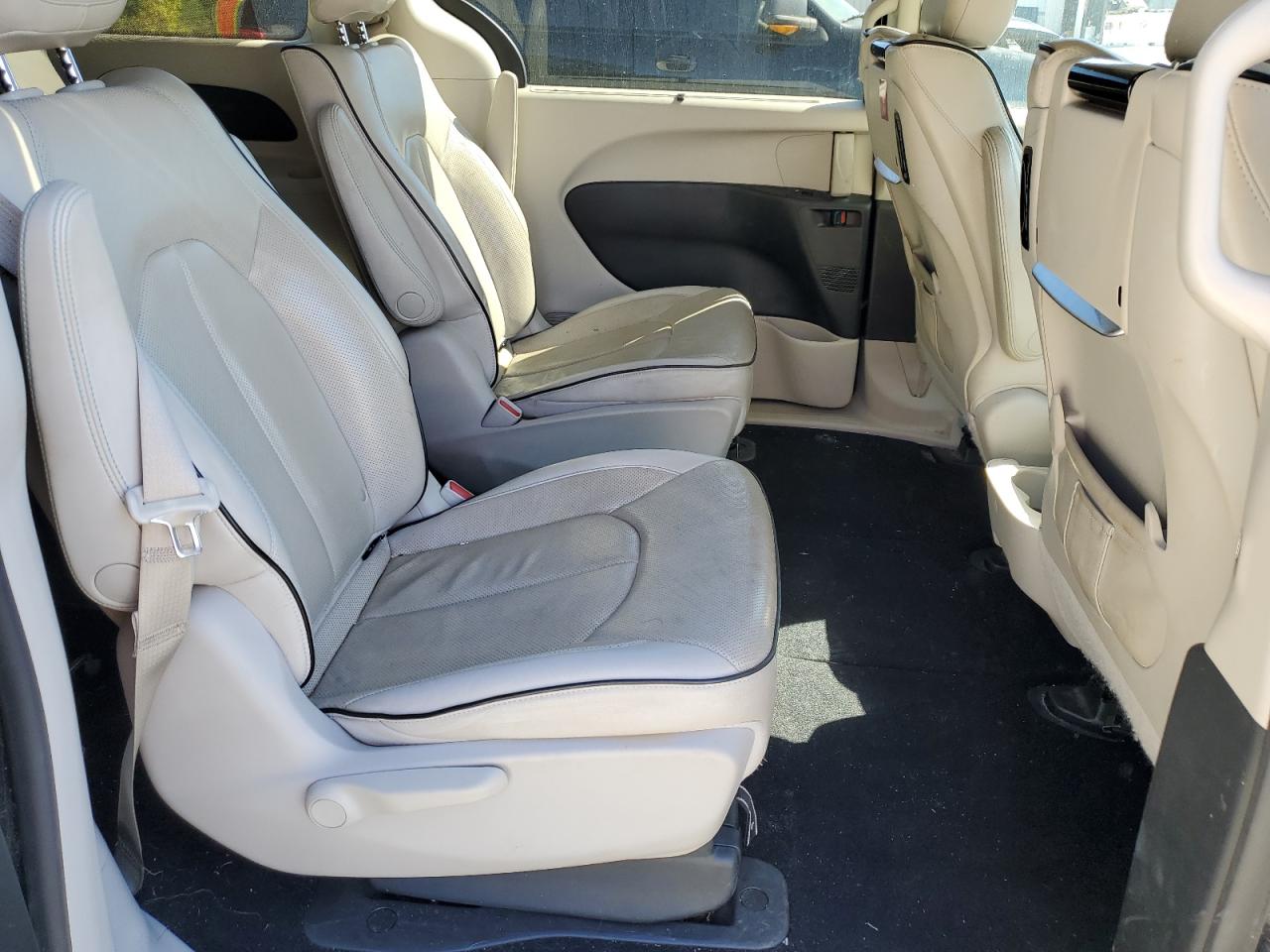 2018 Chrysler Pacifica Hybrid Limited VIN: 2C4RC1N79JR358487 Lot: 86486275