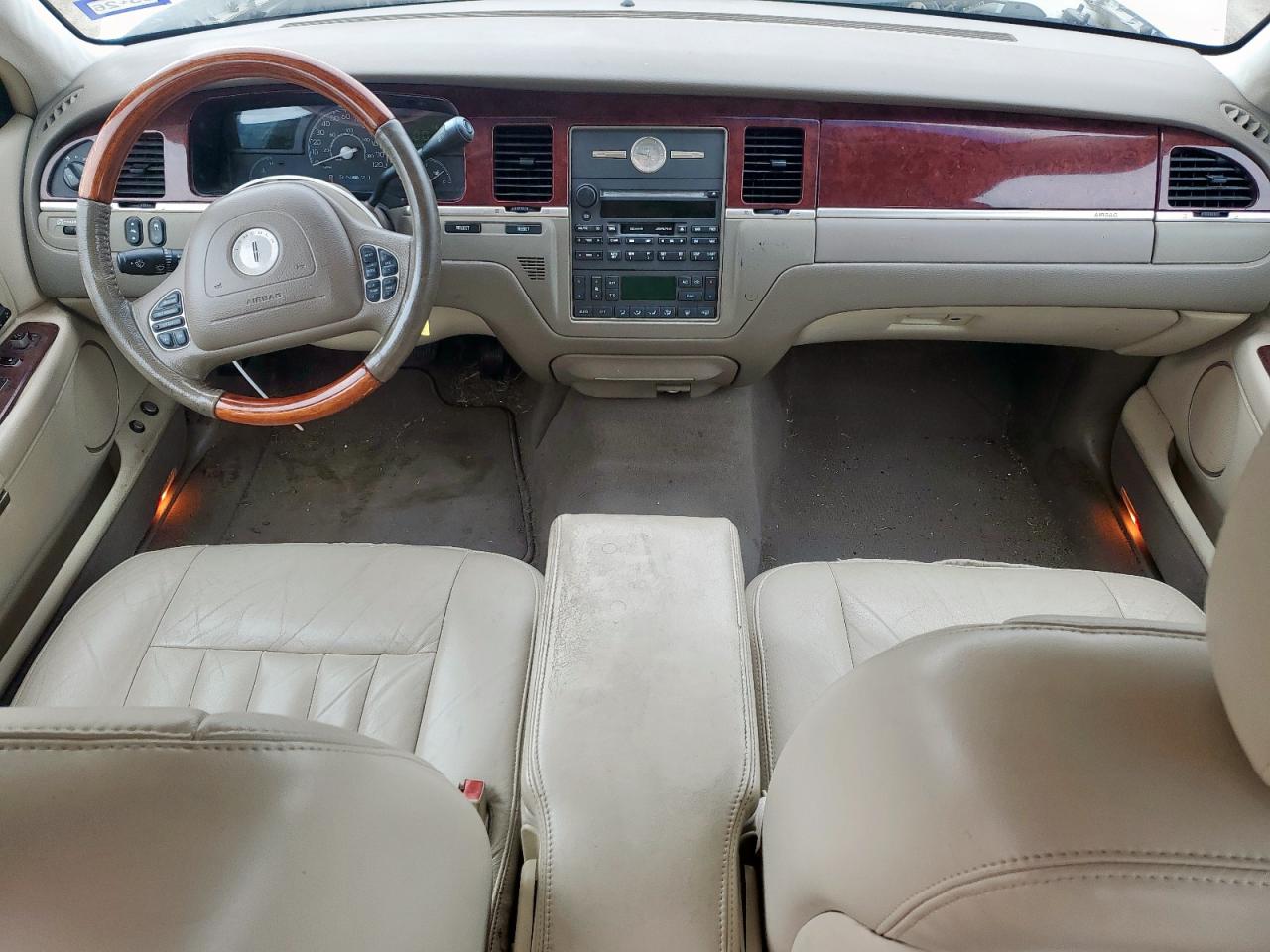 2003 Lincoln Town Car Signature VIN: 1LNHM82W23Y628490 Lot: 81575675