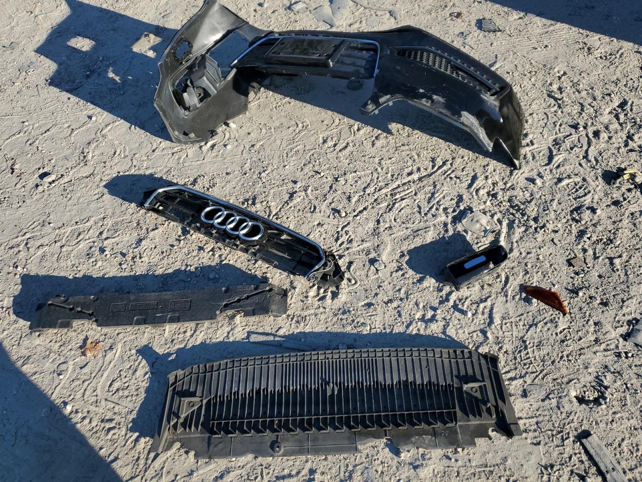 2015 Audi A4 Premium VIN: WAUAFAFL5FN027231 Lot: 82684175