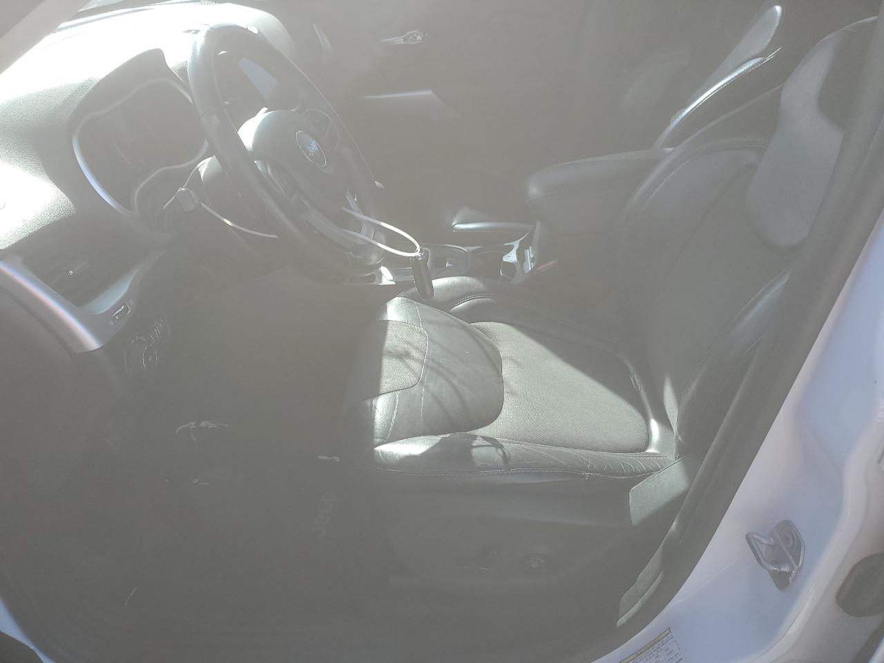 2018 Jeep Cherokee Latitude Plus VIN: 1C4PJLLB8JD518586 Lot: 82608265