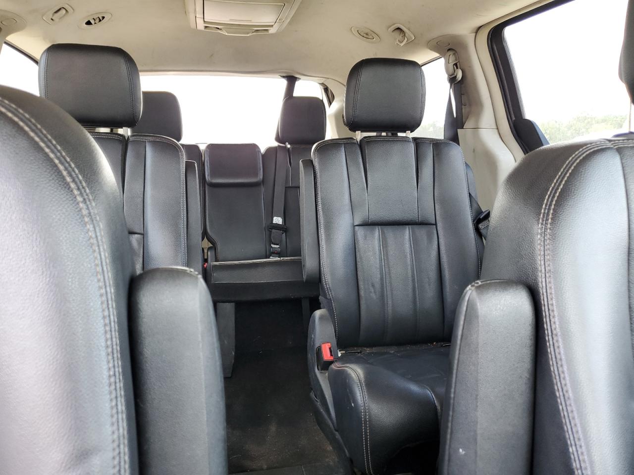 2015 Chrysler Town & Country Touring VIN: 2C4RC1BG2FR587718 Lot: 84927375