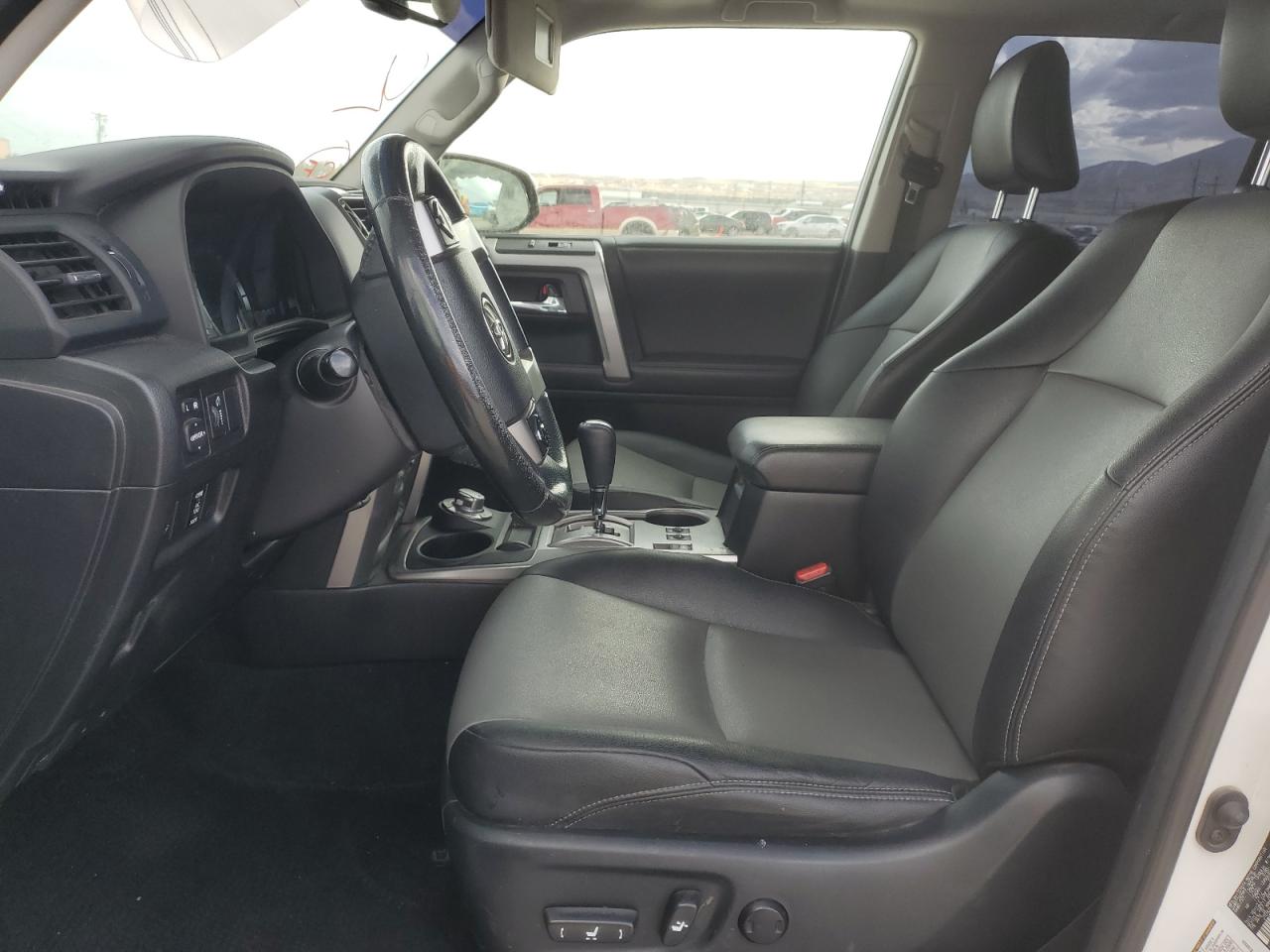 2015 Toyota 4Runner Sr5/Sr5 Premium VIN: JTEBU5JRXF5211477 Lot: 84831955