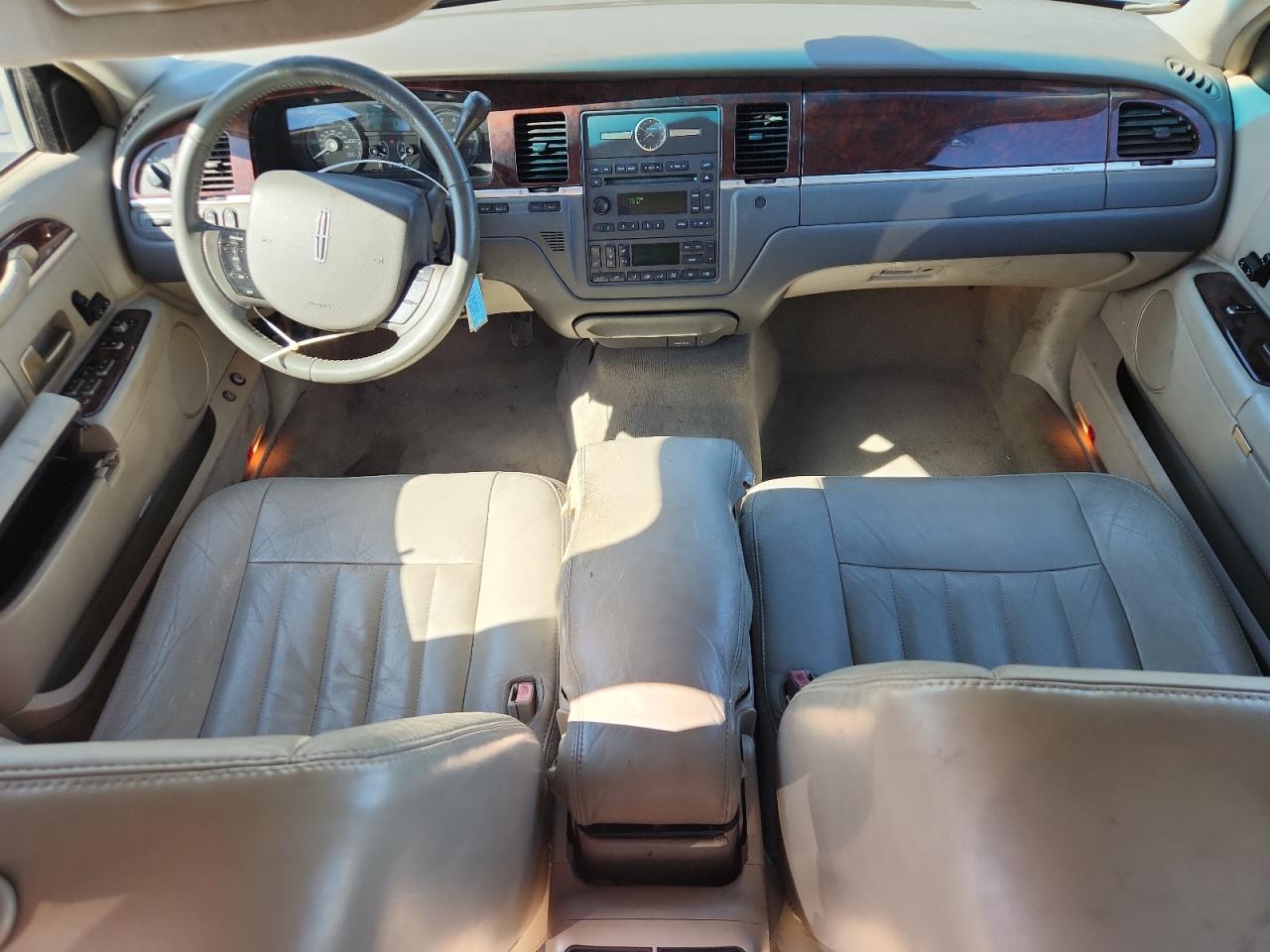 2007 Lincoln Town Car Signature VIN: 1LNHM81W57Y631150 Lot: 89562335