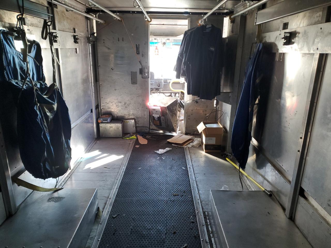 2000 Ford E350 Delivery Van VIN: 1FCJE39L3YHA77527 Lot: 90648205