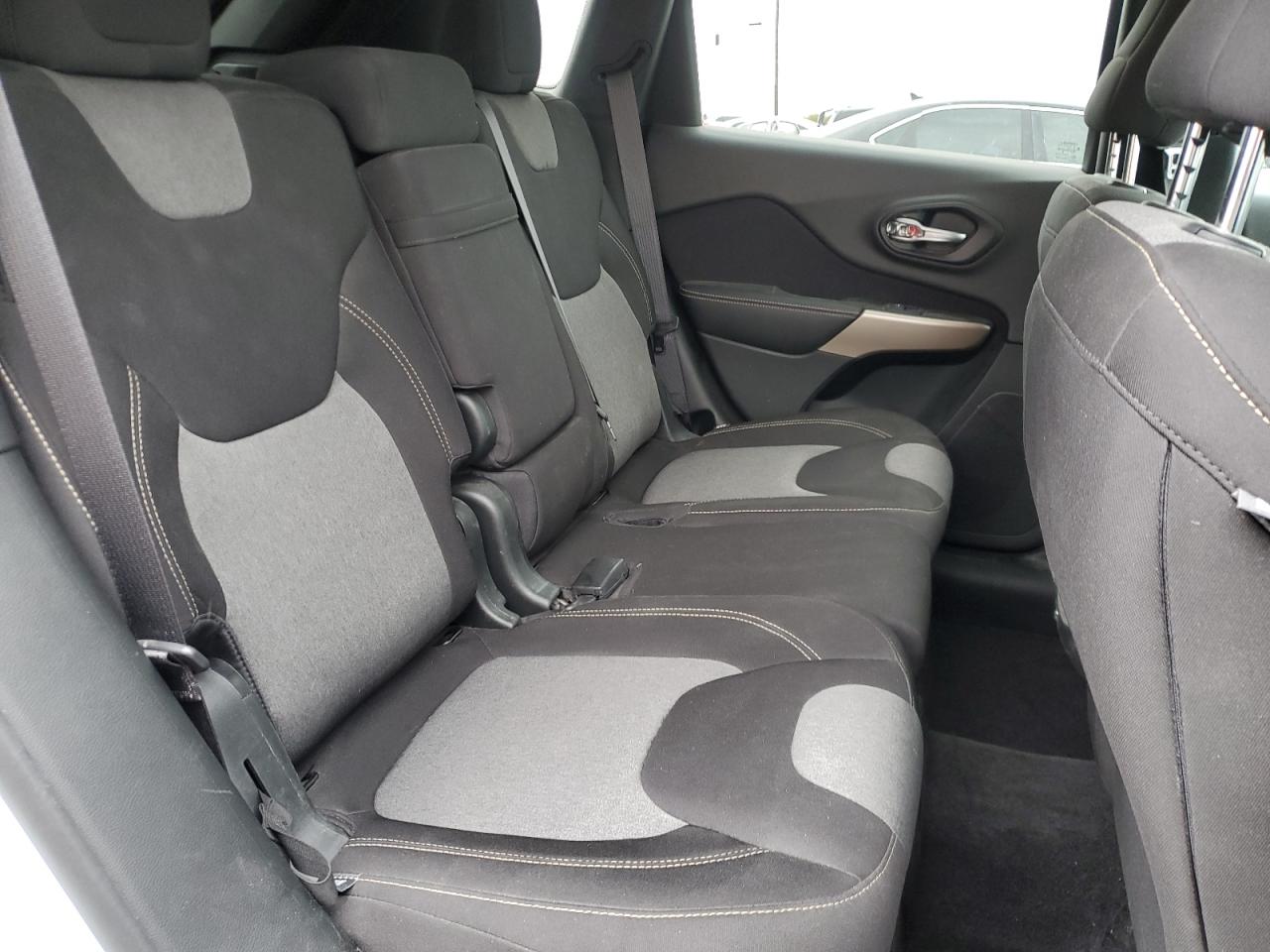 2018 Jeep Cherokee Latitude VIN: 1C4PJLCB2JD543161 Lot: 90352675