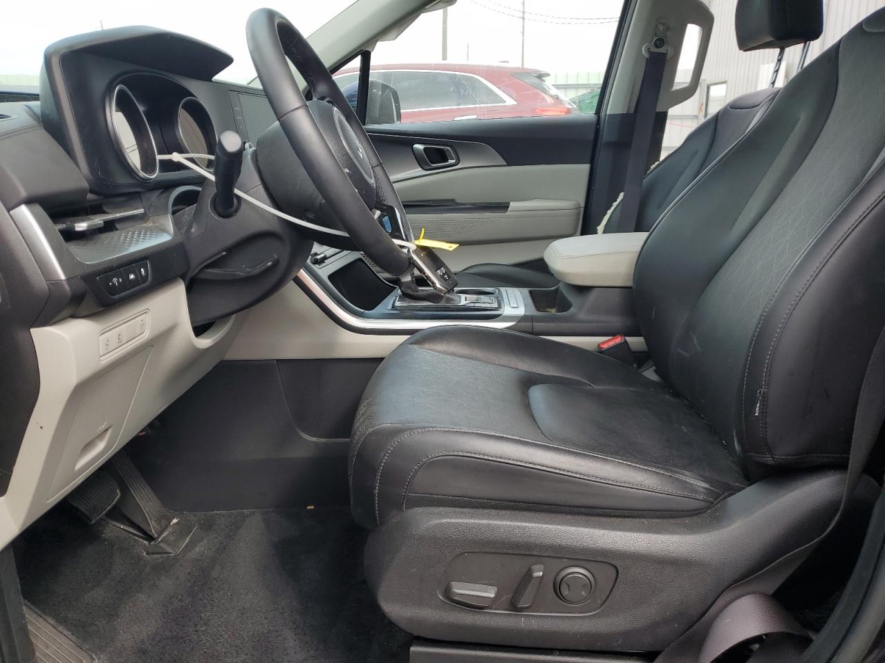 2024 Kia Carnival Lx VIN: KNDNB4H31R6440244 Lot: 81930885