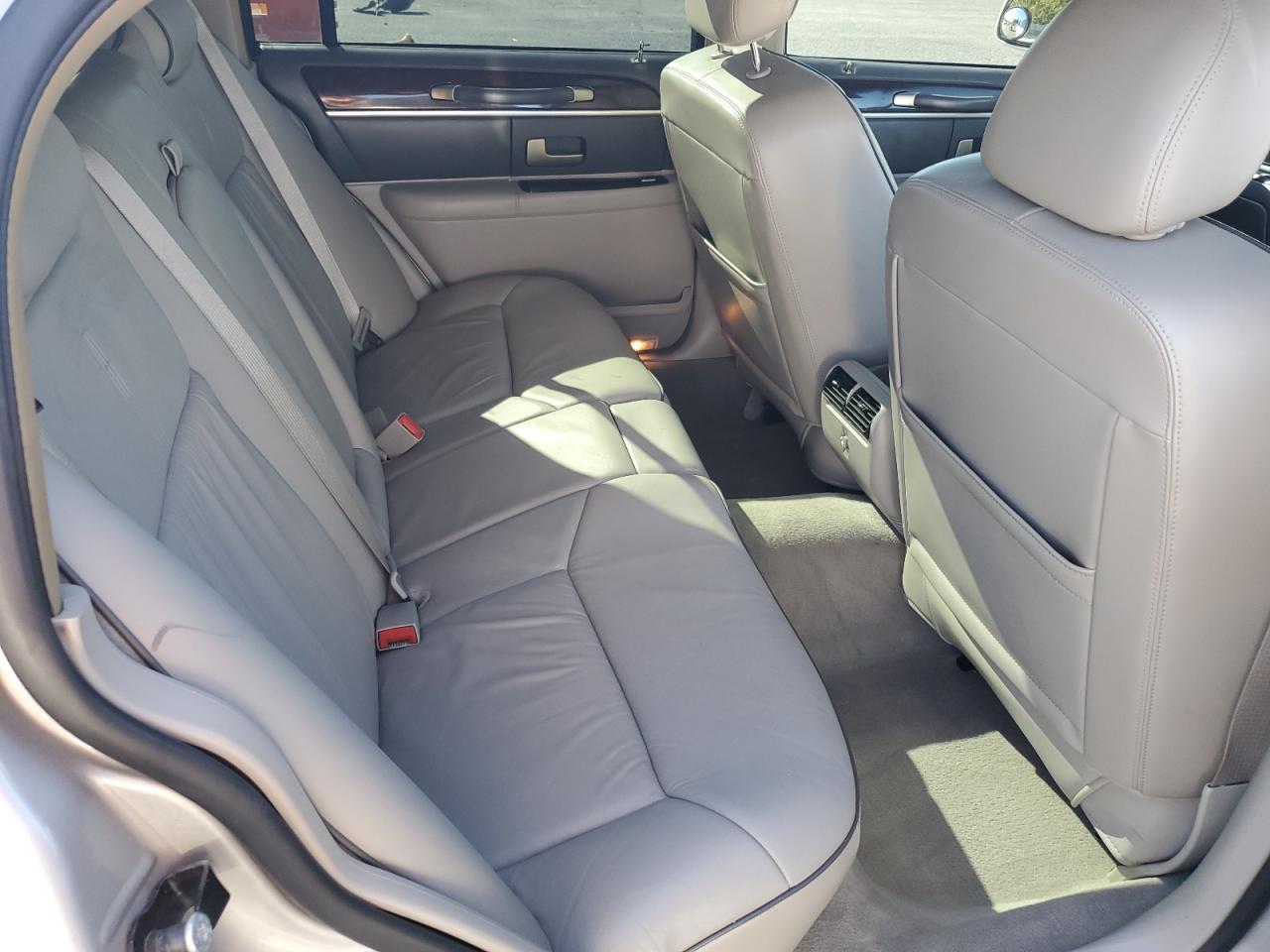 2006 Lincoln Town Car Designer VIN: 1LNHM83V26Y645316 Lot: 85861095