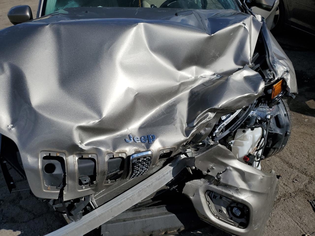 2019 Jeep Cherokee Latitude VIN: 1C4PJLCBXKD123004 Lot: 82732385