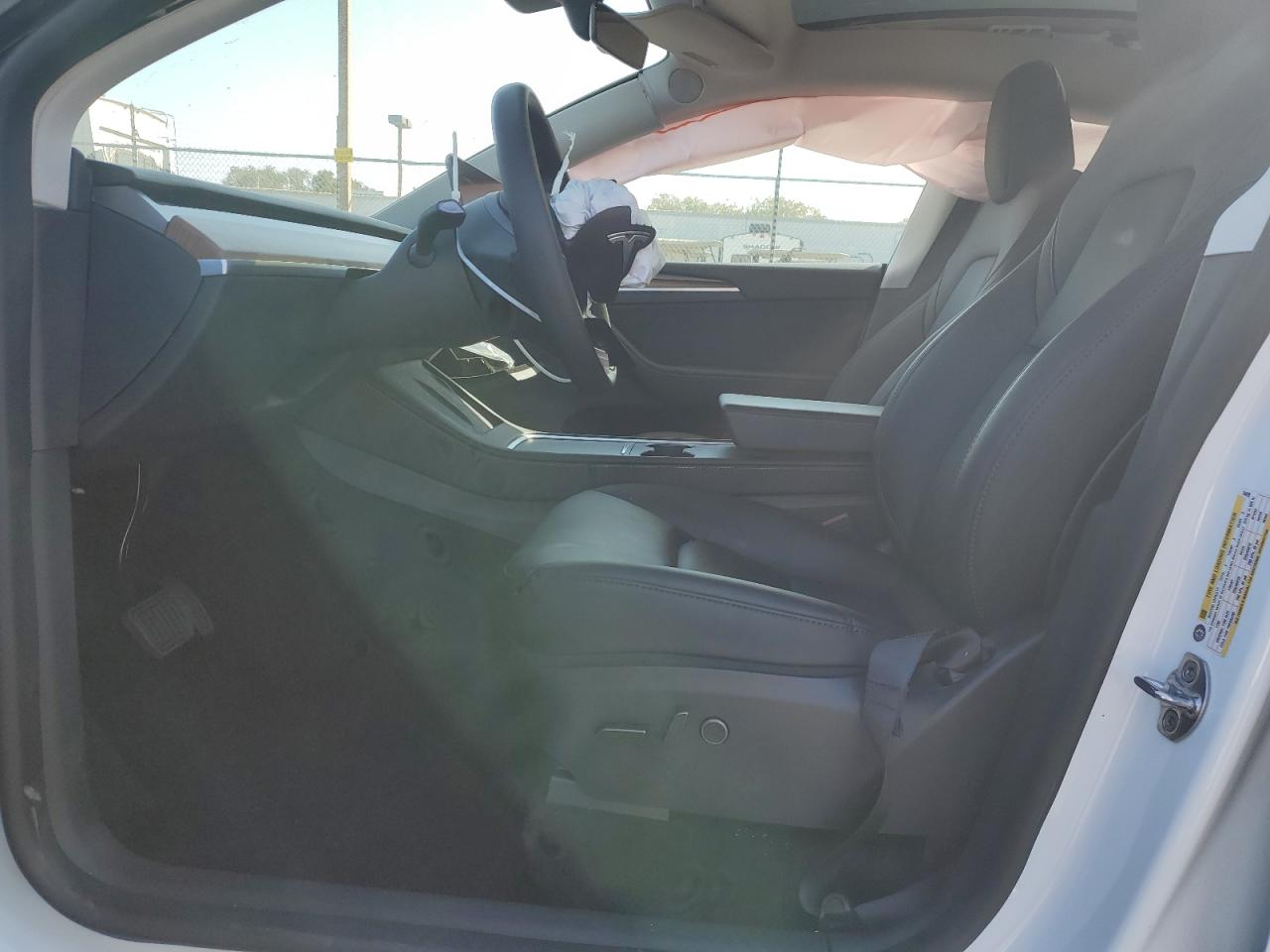 2024 Tesla Model Y VIN: 7SAYGDED4RF184698 Lot: 89866565